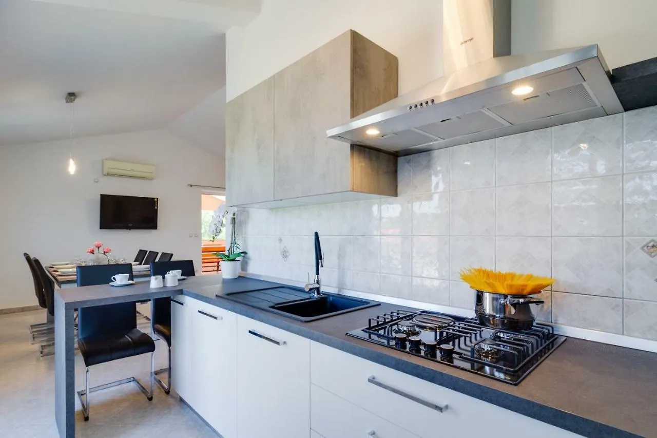 Lovely Villa Piljan With A Private Swimming Pool Bokordići