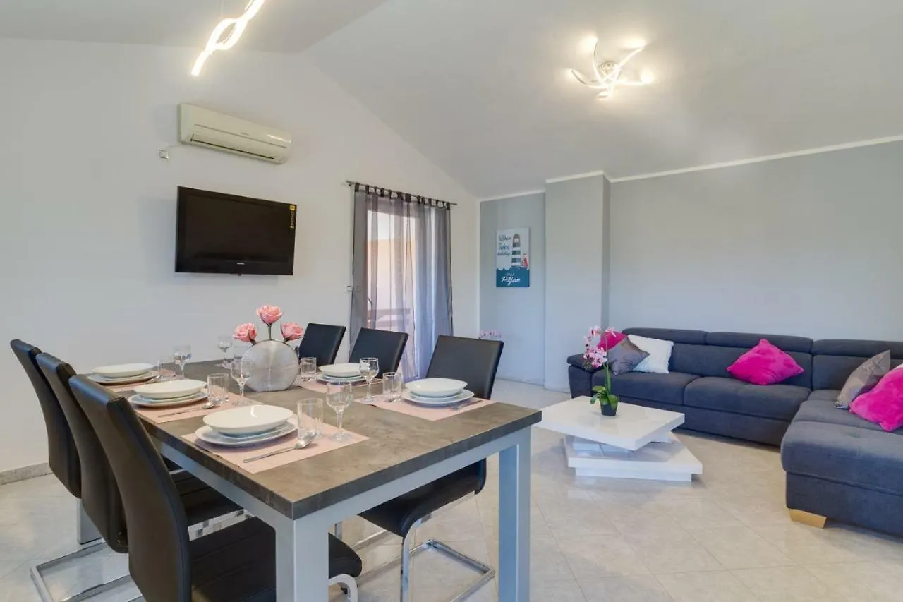 Lovely Villa Piljan With A Private Swimming Pool Bokordići 0*,