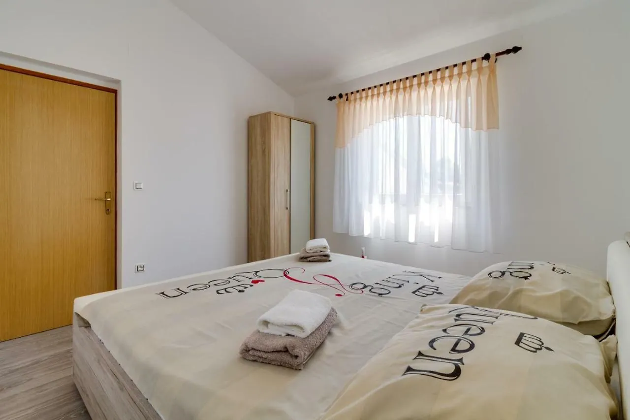 Lovely Villa Piljan With A Private Swimming Pool Bokordići