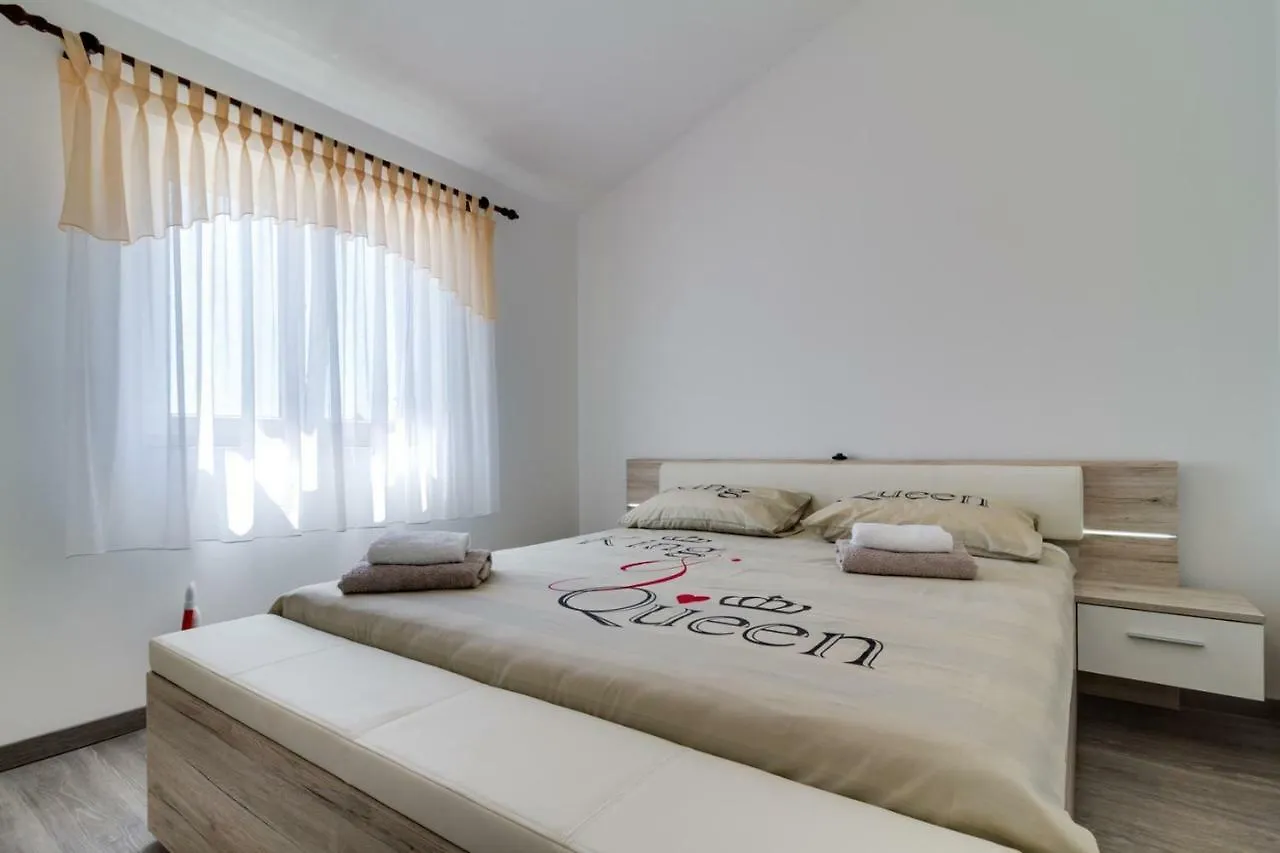 Lovely Villa Piljan With A Private Swimming Pool Bokordići