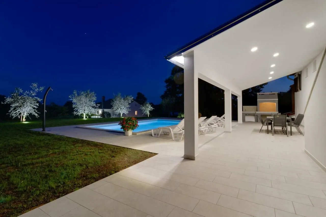 Lovely Villa Piljan With A Private Swimming Pool Bokordići