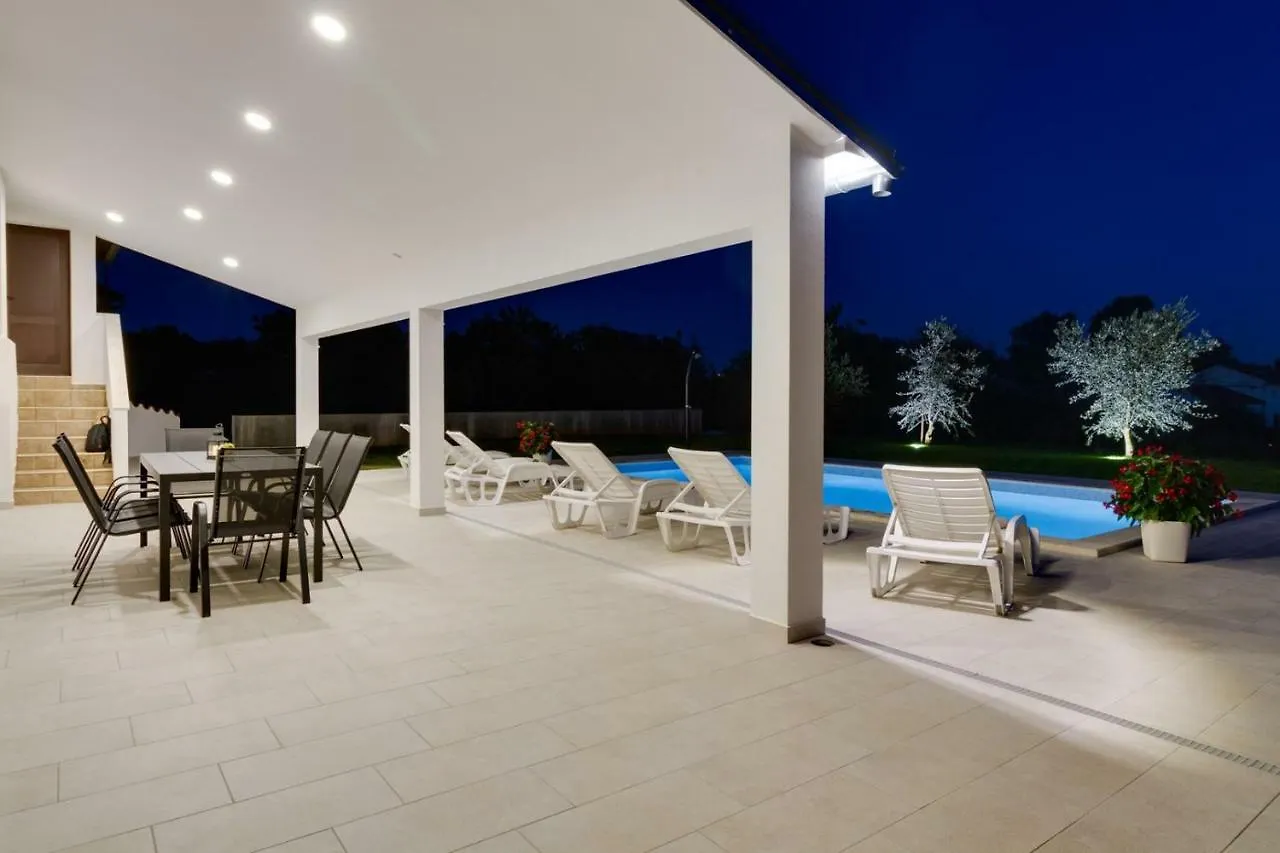 Lovely Villa Piljan With A Private Swimming Pool Bokordići 0*,