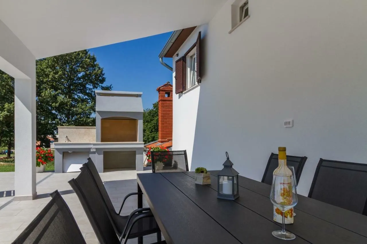 Lovely Villa Piljan With A Private Swimming Pool Bokordići